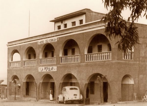 DOMINGO DE LEYENDA. HOTEL CALIFORNIA (Baja California)