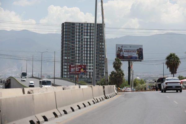 Refuerza Javier Díaz seguridad vial con sustitución de muros de contención