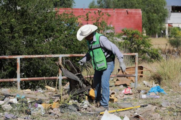 Atiende Javier Díaz limpieza en arroyos y callejones al oriente