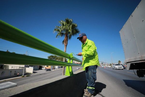 Aplican pintura en vialidades e infraestructura de la ciudad
