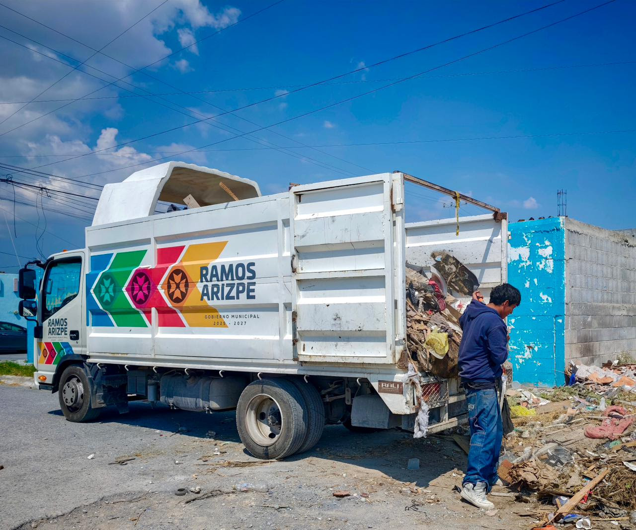 Mantienen labores de limpieza en colonias y vialidades de Ramos Arizpe