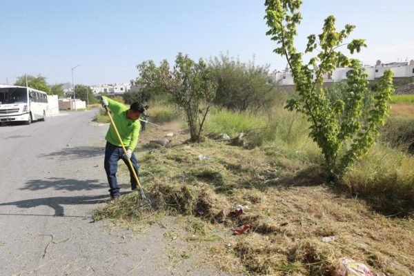 Lleva Javier Díaz limpieza y desazolve de arroyos al sur de Saltillo