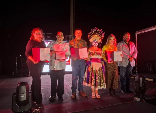 Hidalgo obtiene segundo lugar en Concurso de Altares de Muertos en Eagle Pass, Texas