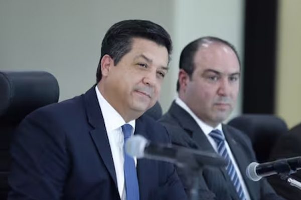 Exsecretarios de Cabeza de Vaca lo señalan por contratos millonarios ligados al ‘rey del huachicol’
