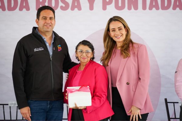 Javier y Luly ofrecen Brigada Rosa y “Puntadas de Amor”