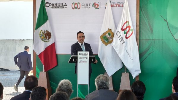 Honran a Don Luis Horacio Salinas con nomenclatura de calle en Saltillo