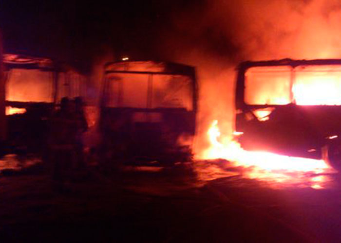 Autobuses-incendial-Altamira_MILIMA20150216_0071_8