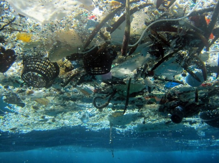 Base de un nuevo continente: cada año se botan 8 millones de toneladas de plástico al mar