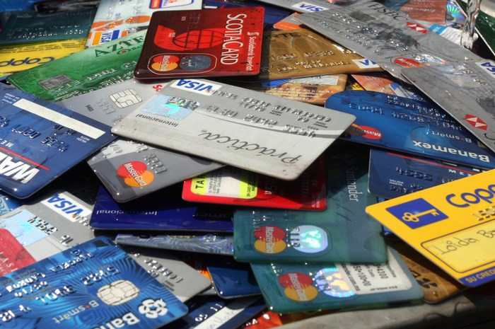 De Banorte a Citibanamex: Las 9 de tarjetas de crédito más básicas y caras que no te conviene tener