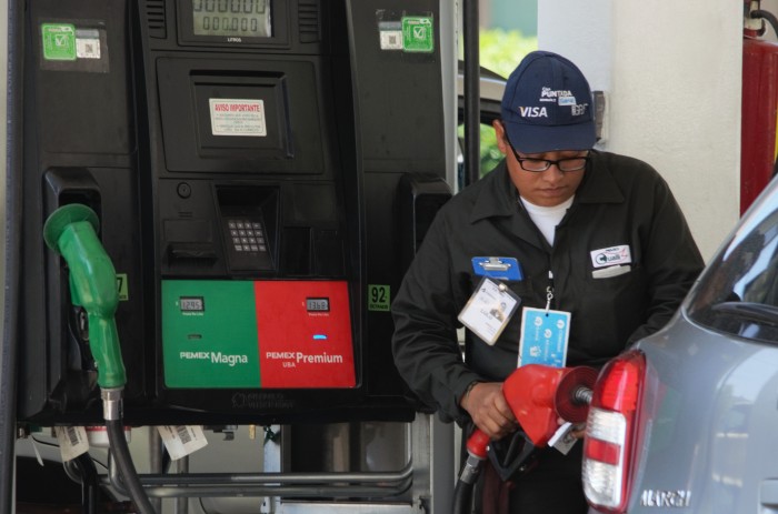 Hacienda extiende hasta abril el estímulo fiscal a la gasolina para contener la inflación