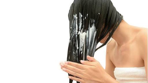 Hidrata tu cabello de forma natural.