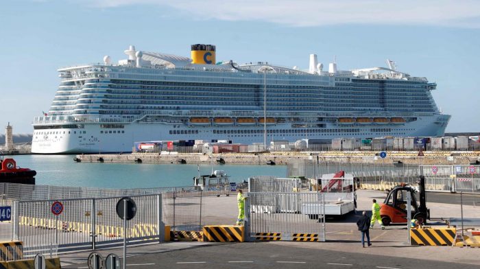 Bloquean el desembarco de un crucero cerca de Roma por sospecha de coronavirus: 6000 pasajeros varados