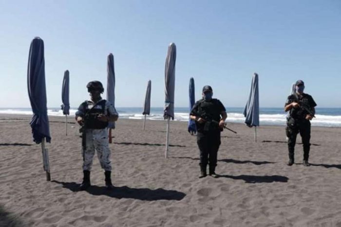 Guardia Nacional y Policía Estatal bloquean acceso a playas en Colima