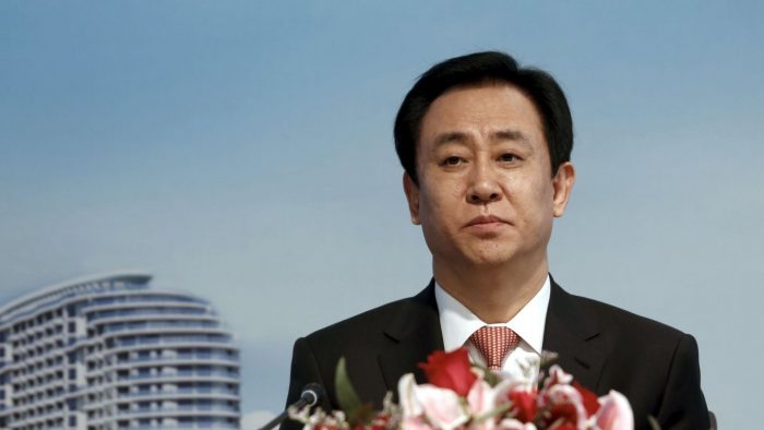 La caída de un magnate: El dueño de Evergrande pasó de millonario en China a ‘rey de la deuda’