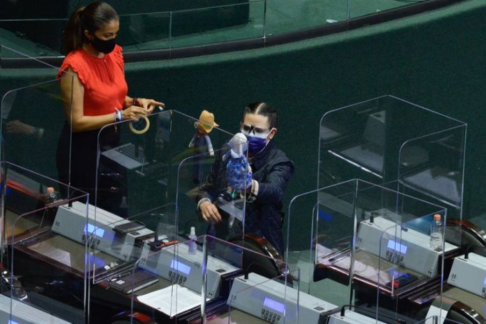 Diputados retiraron acrílicos que costaron 3.7 mdp; no evitaron la propagación del COVID-19