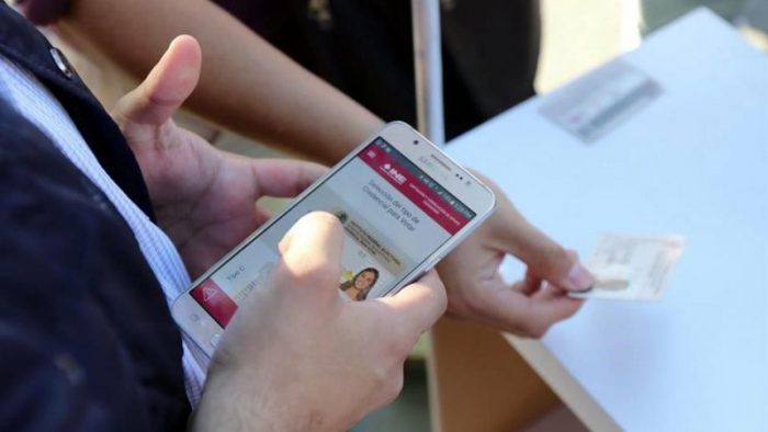Revocación de Mandato: INE aprueba lineamientos; firmas se recabarán con app