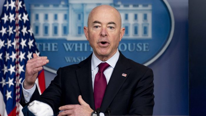 Secretario de Seguridad de USA anuncia apertura de frontera para noviembre.