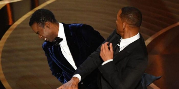 Will Smith golpea a Chris Rock por hablar de su esposa; estrellas de Hollywood quedan en shock