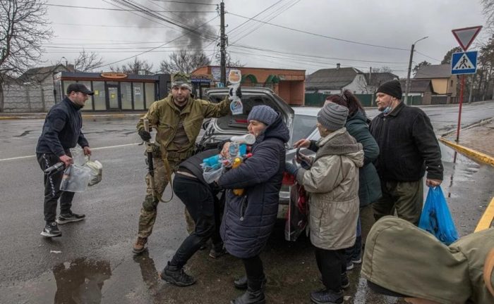 Rusos y ucranianos acuerdan ceses al fuego para evacuar a civiles en Ucrania