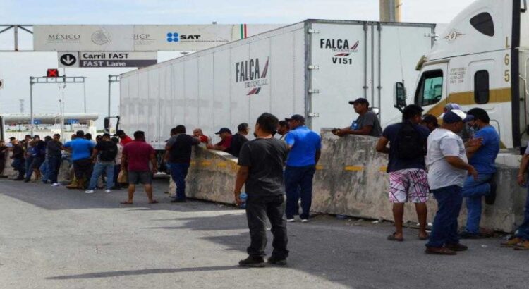 Industria mexicana pierde 8 mdd diarios por inspecciones en frontera con Texas