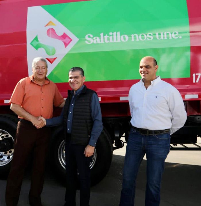 Entregan Chema Fraustro y Riquelme 4 camiones recolectores de basura