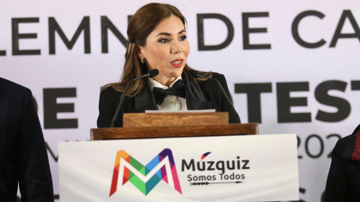 Prohíbe alcaldesa de Múzquiz uso de blusas escotadas en su oficina