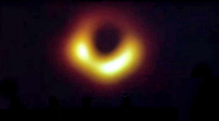 Tomada la primera imagen de Sagitario A*, el agujero negro en el centro de nuestra galaxia
