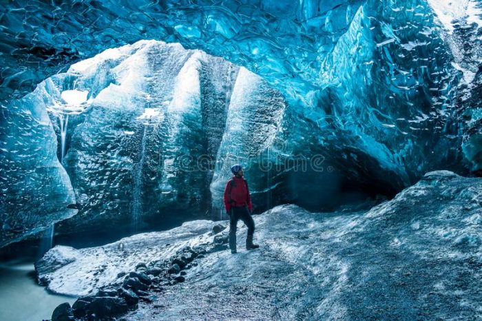 ¿Cuál es el curioso origen de las misteriosas cuevas de cristal de Islandia?