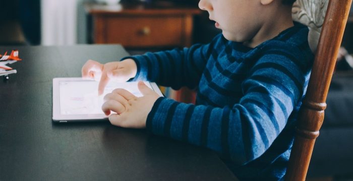 Niños, niñas y adolescentes en peligro: cuando internet se vuelve el más temible enemigo