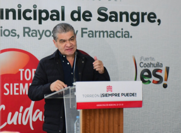 INAUGURAN MIGUEL RIQUELME Y ROMÁN CEPEDA BANCO DE SANGRE, LABORATORIO, RAYOS X Y FARMACIA, EN TORREÓN