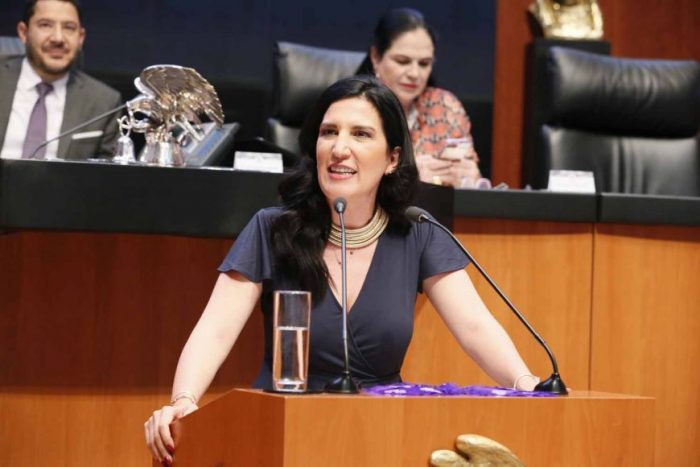 “AMLO sigue el mismo modus operandi de Pedro Castillo, le incomoda el Congreso”, denunció Kenia López Rabadán