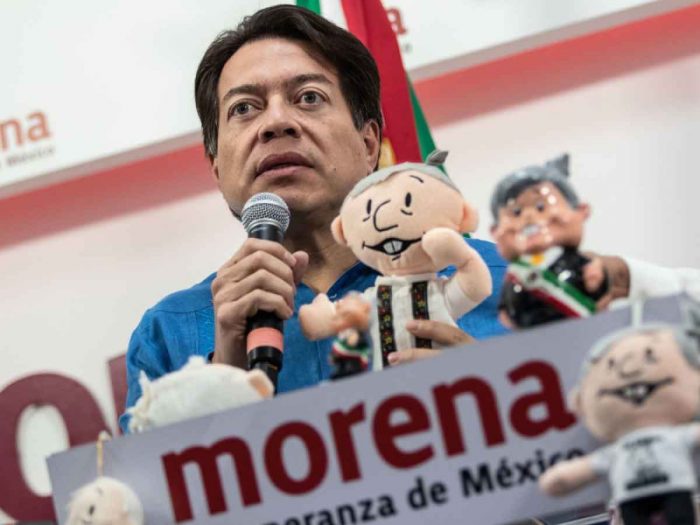 El INE dictó medidas cautelares contra Mario Delgado por pedir promoción para corcholatas