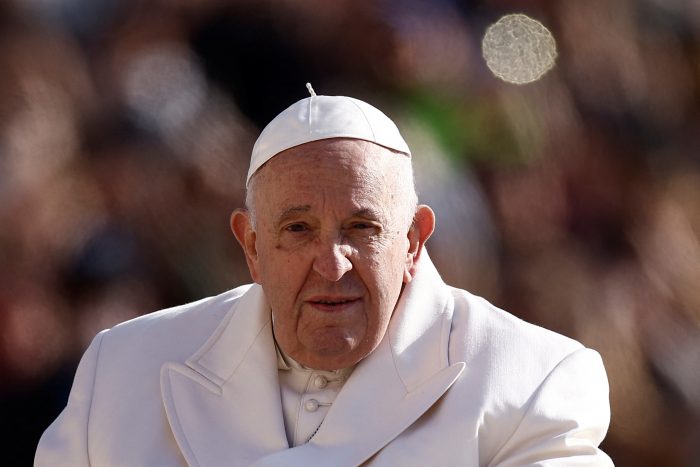 La salud del papa Francisco: le bajó la fiebre y se despertó de muy buen humor