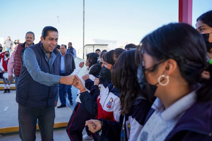 Entrega Chema Morales “Mejora tu Escuela” a la Secundaria General número 3 en la colonia Villasol