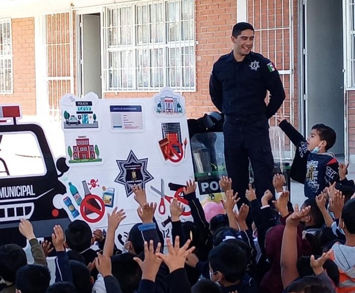 Policías de Ramos Arizpe promueven prevención de accidentes entre estudiantes