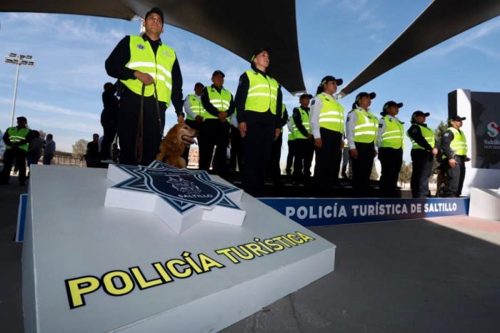 Entregan 12 nuevas patrullas Riquelme y Chema Fraustro; presentan Policía Turística