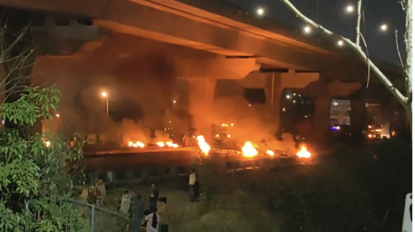Bloqueo en la México-Puebla: quema de llantas y tráfico intenso durante la madrugada, esto es lo que se sabe