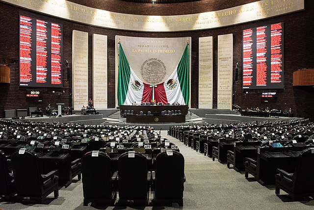 Declaran constitucional reducir a 18 años edad mínima para ser diputado en México