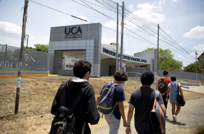 El drama de miles de estudiantes que quedaron a la deriva tras la confiscación de la universidad jesuita por el régimen de Daniel Ortega