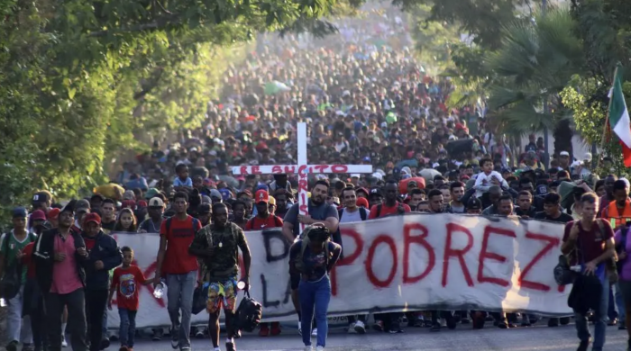 Sale de Chiapas caravana de más de 10 mil migrantes rumbo a Estados Unidos