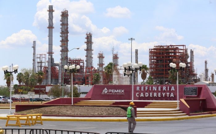 AMLO defiende a la refinería de Cadereyta: ‘Contaminación en Monterrey es porque hay muchas empresas’