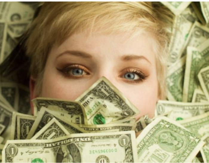 ¿Qué es la ‘dismorfia del dinero’, el trastorno que se ‘ensaña’ con los millennials y gen z?