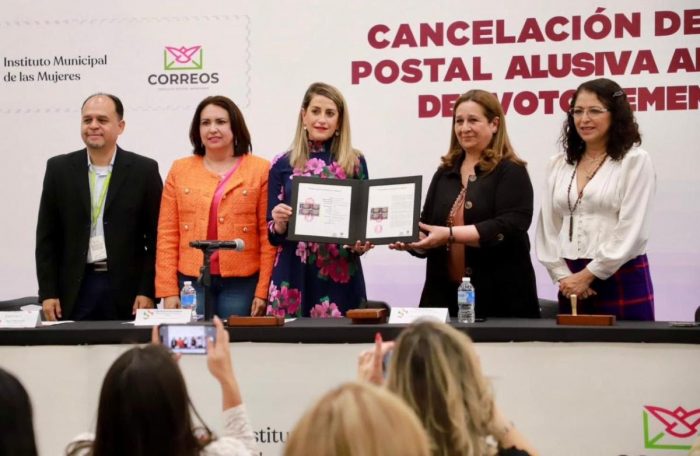 Cancelan estampilla postal alusiva al 70 Aniversario del Voto Femenino