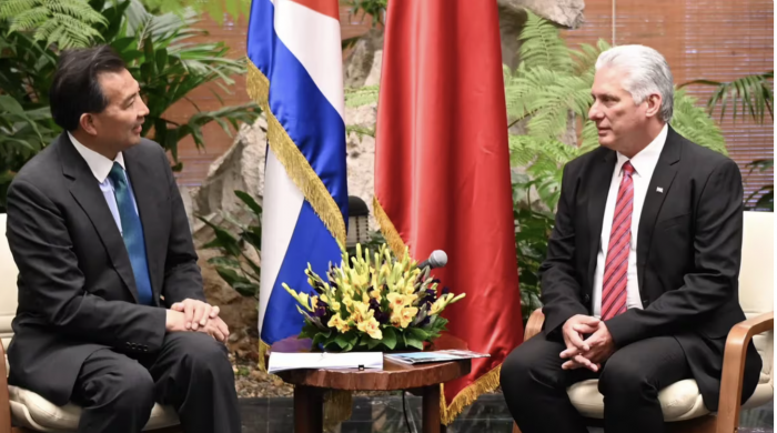 Frente a la crisis, Cuba busca el apoyo de China: el régimen cubano recibió en La Habana a un alto cargo de Xi Jinping