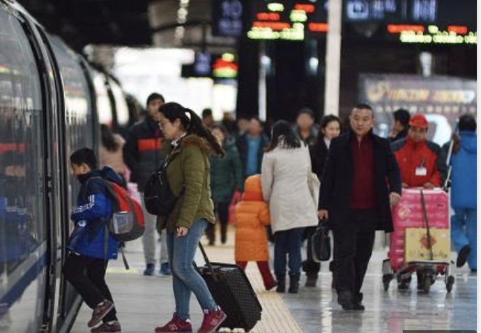 China somete a los pequeños deudores y les prohíbe tomar trenes de alta velocidad o visitar hoteles
