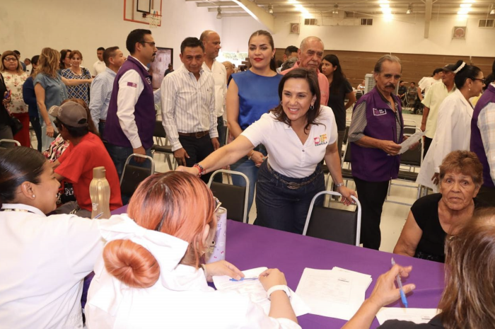 Lleva DIF Coahuila y Secretaría de Salud atención médica a adultos mayores