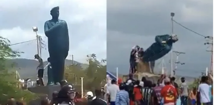 Una turba enardecida tumba estatua de Hugo Chávez en Venezuela; exigen que se respete su voluntad