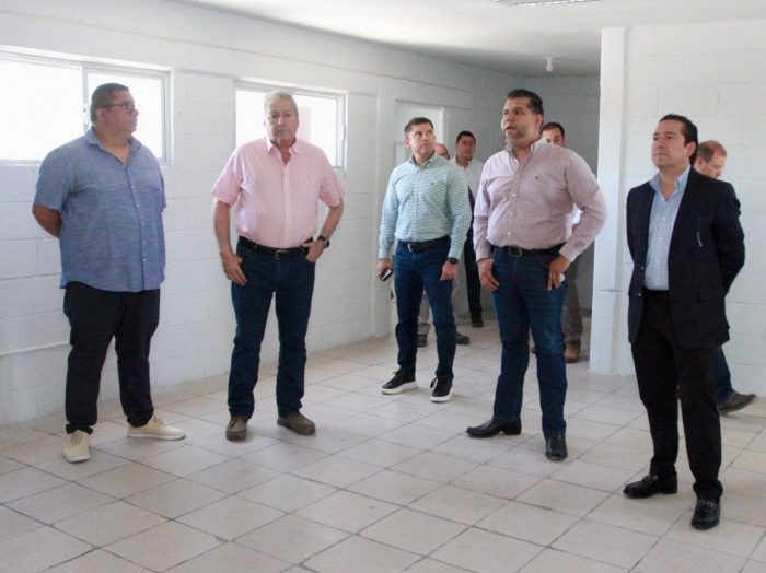 Supervisa Chema Fraustro rehabilitación de Estación de Bomberos Guayulera