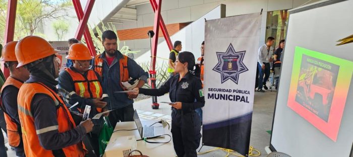 POLICÍA DE RAMOS ARIZPE PROMUEVE EN DEACERO CAMPAÑA CONTRA ACCIDENTES VIALES