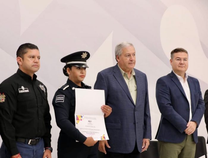 Capacitan en derechos humanos; mejora alcalde servicio policial